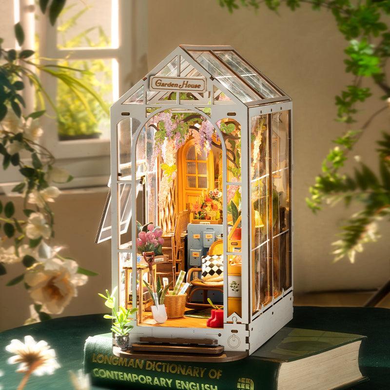 Vacation Retreat DIY Miniature Bookshelf Sanctuary - PuzelCraft