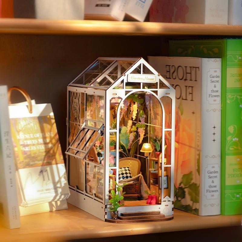 Vacation Retreat DIY Miniature Bookshelf Sanctuary - PuzelCraft